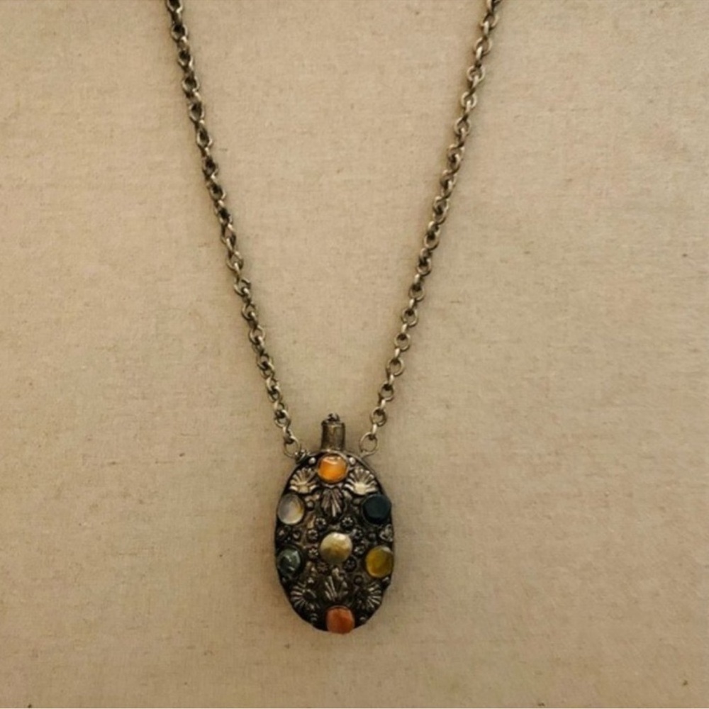 Vintage | Long Antique Indian Pendant - Picture 6 of 11